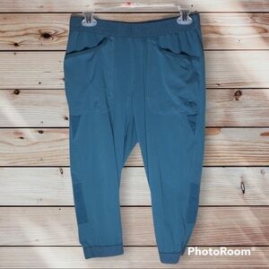 Under Armour loose cropped Capri pants size small hiking exploring blue …​​